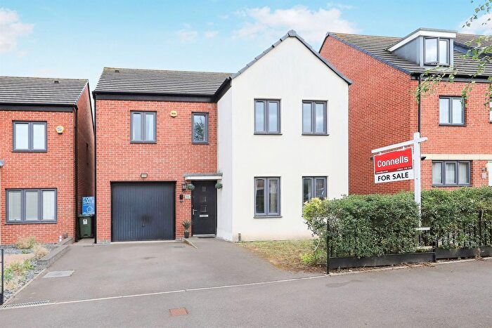 4 Bedroom Detached House For Sale In Akron Drive, Oxley, Wolverhampton, WV10