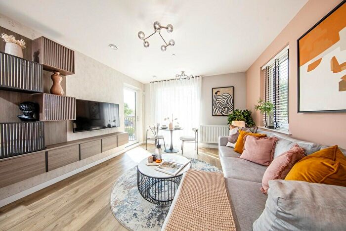 1 Bedroom Apartment For Sale In Pier Way, Woolwich, SE28