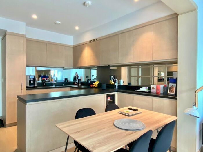 2 Bedroom Flat To Rent In Viaduct Gardens, Nine Elms, London, SW11