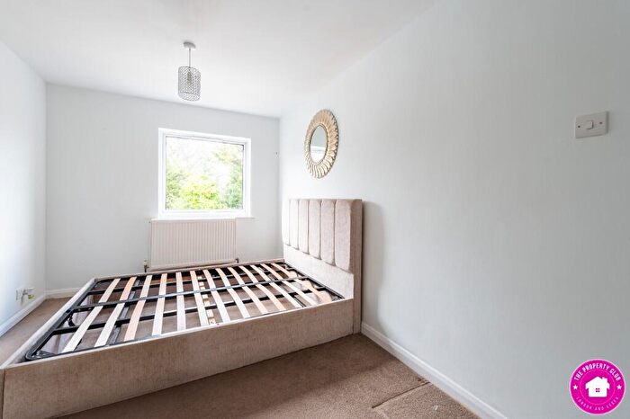 2 Bedroom Apartment To Rent In Cleveland Road, London, E18