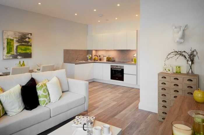 2 Bedroom Flat To Rent In Elmfield Road Bromley, BR1