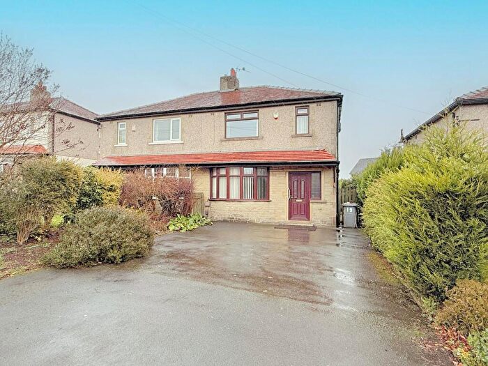 3 Bedroom Semi Detached House For Sale In Royds Hall Lane, Off Halifax Road, Bradford, BD6