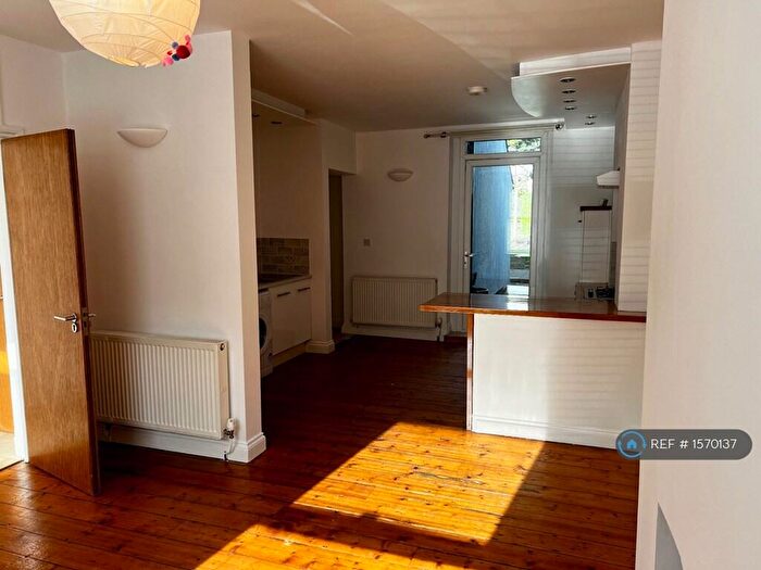 1 Bedroom Flat To Rent In Adeline Street, Cardiff, CF24