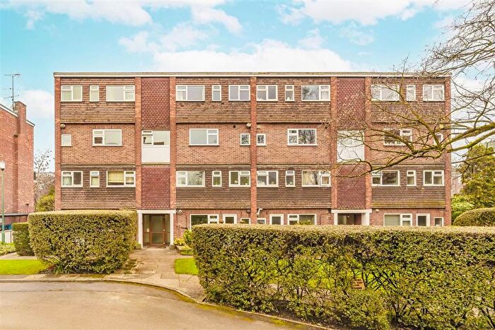2 Bedroom Flat To Rent In Broom Close, Teddington, TW11