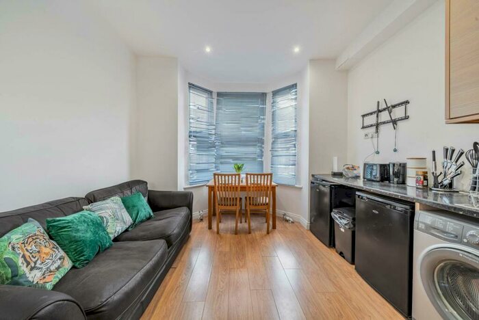 1 Bedroom Flat To Rent In Springfield Road, Tottenham, London, N15