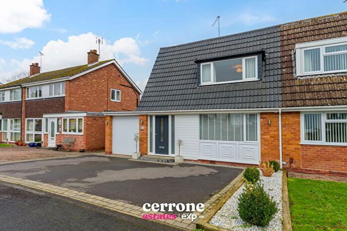 3 Bedroom Semi-Detached House For Sale In Albury Road, Studley, B80