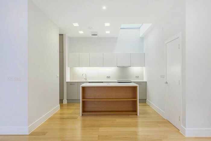 3 Bedroom Mews House To Rent In Welbeck Way, London, W1G