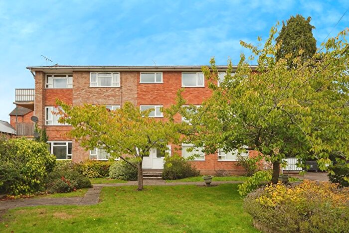 2 Bedroom Flat For Sale In Ombersley Road, Worcester, Worcestershire, WR3