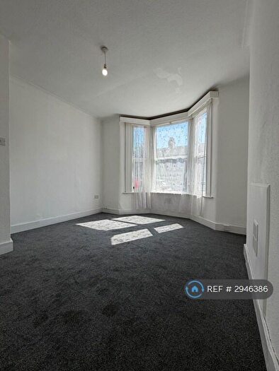 2 Bedroom Flat To Rent In Sheringham Avenue, London, E12