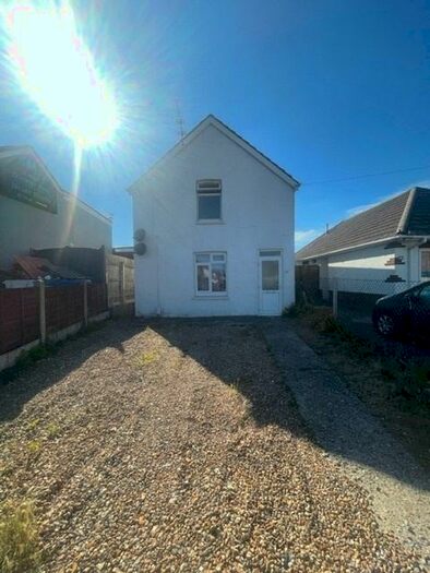 1 Bedroom Flat To Rent In Kinson Road, Wallisdown, BH10