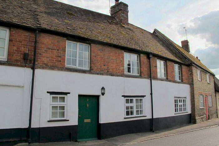 3 Bedroom Cottage To Rent In Cuddington, Buckinghamshire, HP18