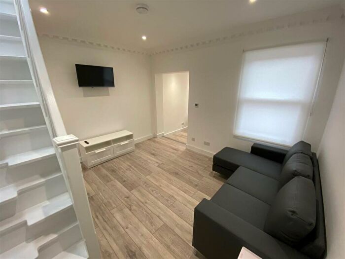 1 Bedroom Flat To Rent In Filey Road, Reading, RG1