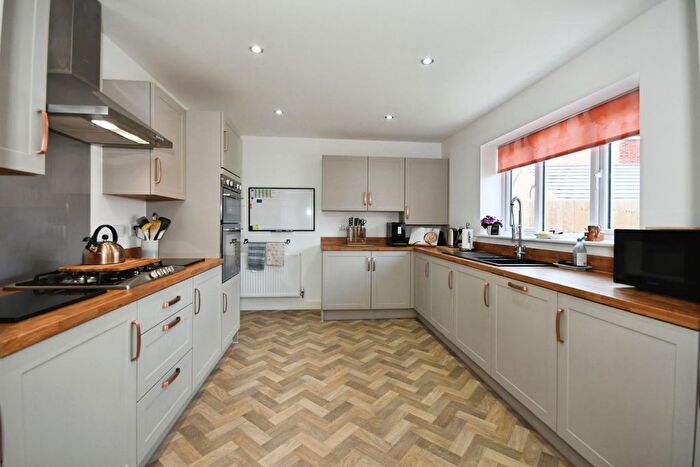 4 Bedroom Detached House For Sale In Potter Place, Dunston, Chesterfield, S41