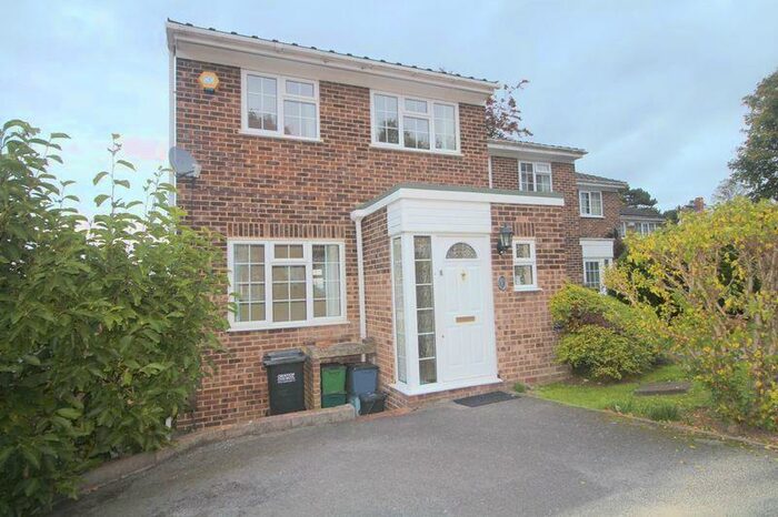 4 Bedroom End Of Terrace House To Rent In Hillview Close, Purley, CR8