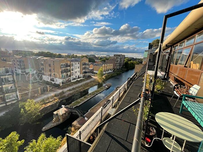 1 Bedroom Penthouse To Rent In Copperfield Road, London, E3