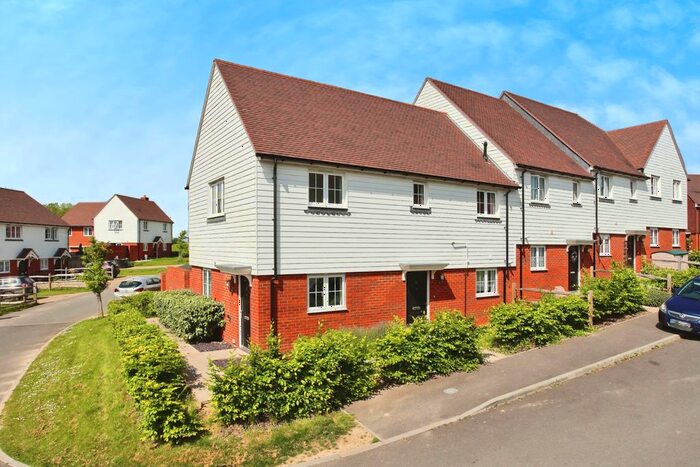1 Bedroom Flat For Sale In Field Rise, Ticehurst, East Sussex, TN5