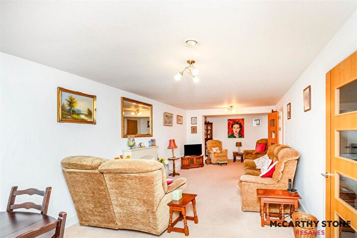 1 Bedroom Flat For Sale In Algar Court, Penn Road, Wolverhampton, WV4
