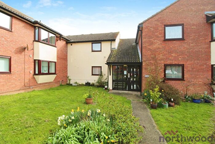 2 Bedroom Retirement Property For Sale In Olivers Close, Clacton-On-Sea, CO15