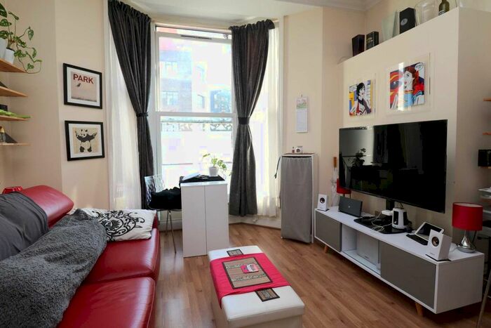 2 Bedroom Flat To Rent In Coleridge Road, London, N4
