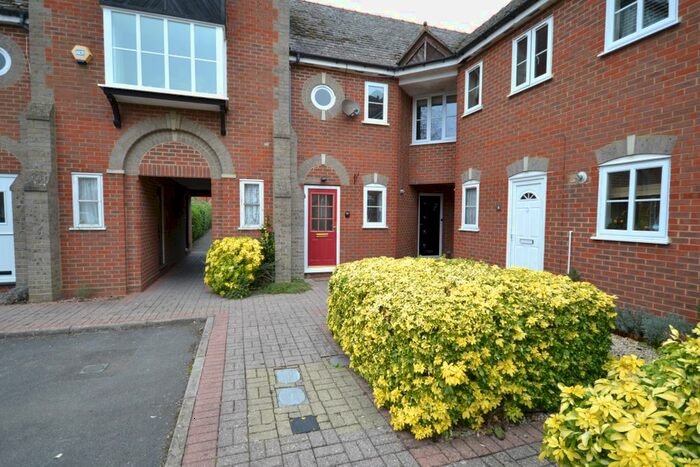 2 Bedroom Town House To Rent In Yew Lane, Reading RG1