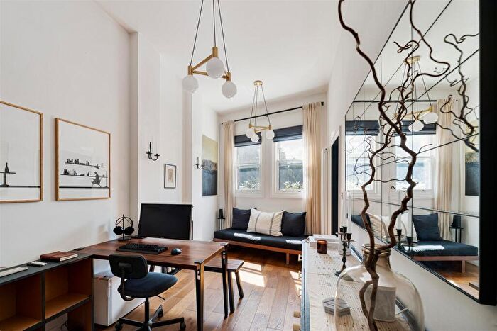 1 Bedroom Flat For Sale In Clarence Road, Hackney Central, E5