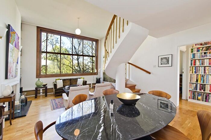 2 Bedroom Flat To Rent In Palace Gate, London, W8