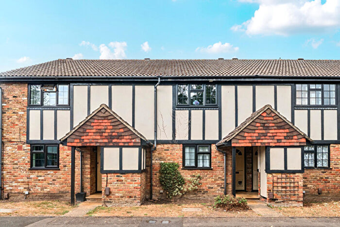 1 Bedroom Maisonette For Sale In Limebush Close, New Haw, KT15