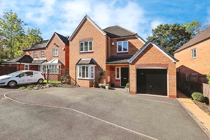 3 Bedroom Detached House For Sale In Amphlett Way, Droitwich, WR9