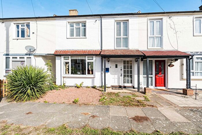 2 Bedroom Terraced House For Sale In Kenyngton Drive, Sunbury-On-Thames, TW16