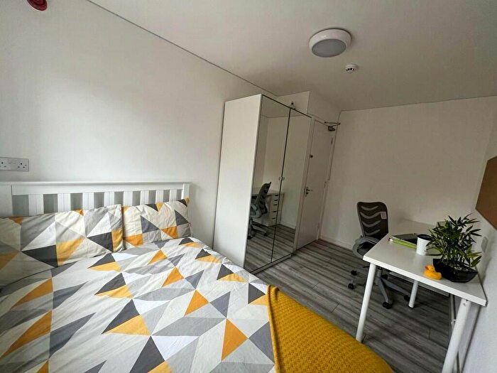 6 Bedroom Terraced House To Rent In Denison Court - Bed Student House -, NG7