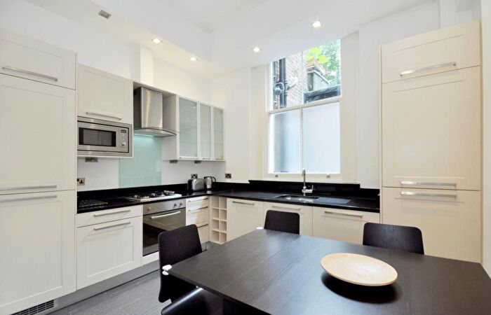 2 Bedroom Flat To Rent In Cathcart Road Chelsea, SW10