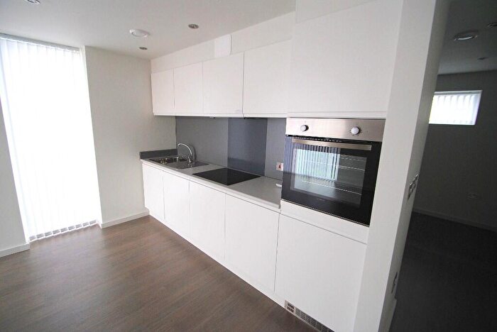 1 Bedroom Flat To Rent In Ideal For Single Professional At Jp Morgan Or Nhs, BH1
