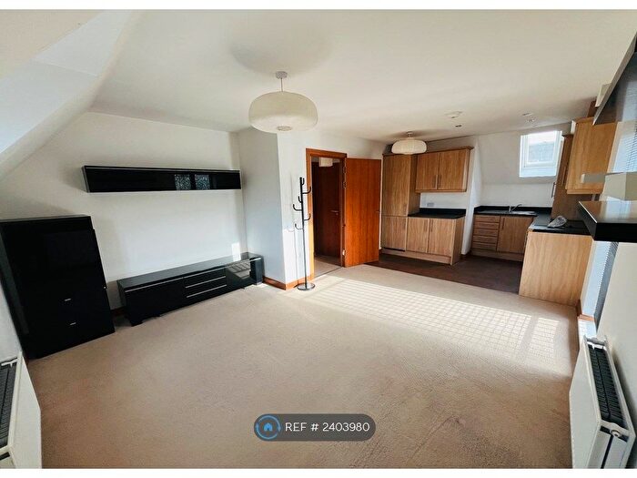 2 Bedroom Flat To Rent In South Street, Bishop's Stortford, CM23