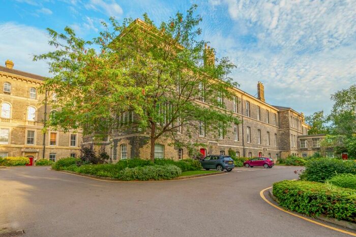 3 Bedroom Flat To Rent In Gilbert Close Royal Herbert Pavilions, SE18