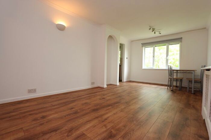 2 Bedroom Flat To Rent In Sycamore Close, Edmonton, N9