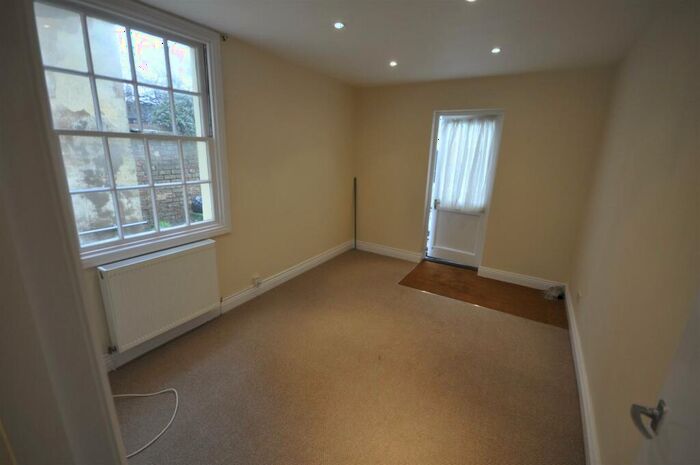 1 Bedroom Flat To Rent In Clarence Square Cheltenham, GL50