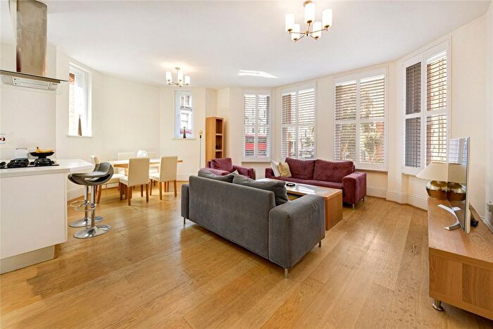 2 Bedroom Flat For Sale In Nevern Square, London, SW5