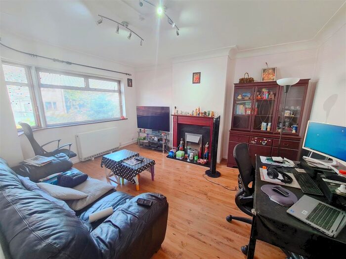 2 Bedroom Maisonette To Rent In Otterburn Gardens, Isleworth, TW7