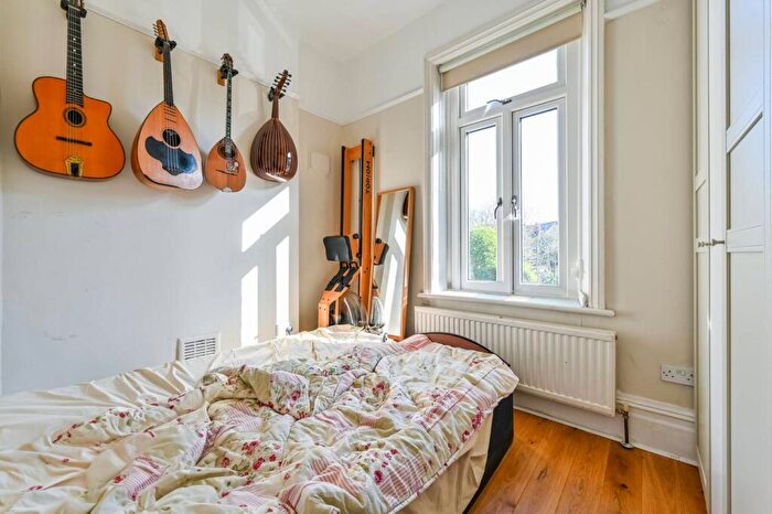 2 Bedroom Flat To Rent In Dean Road, Willesden Green, London, NW2