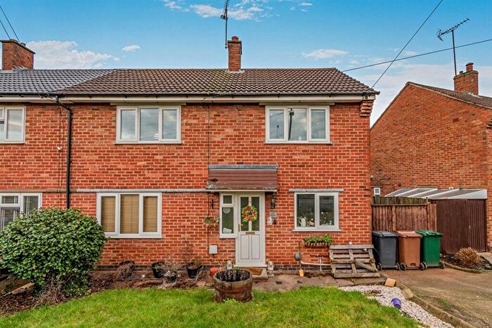 3 Bedroom Semi-Detached House For Sale In Salisbury Drive, Midway, Swadlincote, DE11