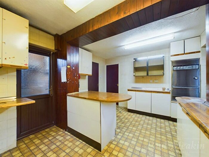 3 Bedroom Link Detached House For Sale In Goldfinch Road, South Croydon, CR2