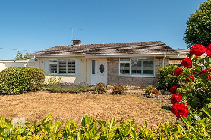 3 Bedroom Bungalow For Sale In Dorset Avenue, Ferndown, BH22