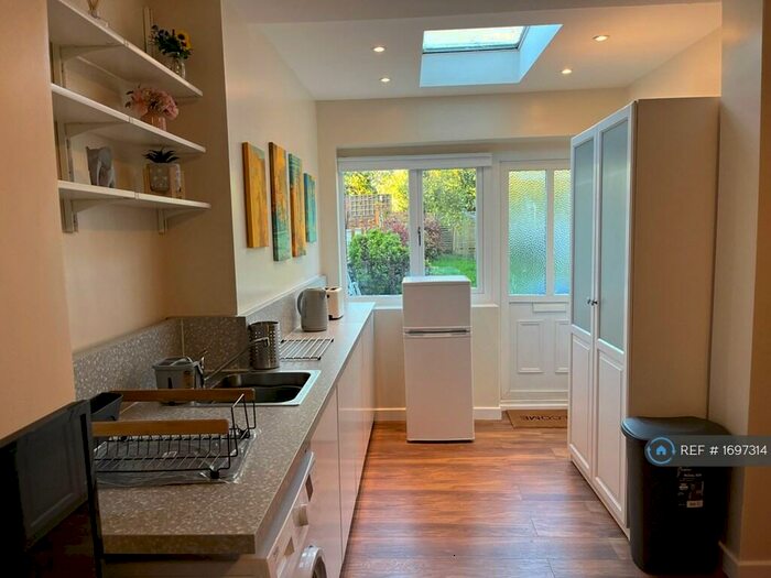 Studio To Rent In Edgware, Edgware, HA8