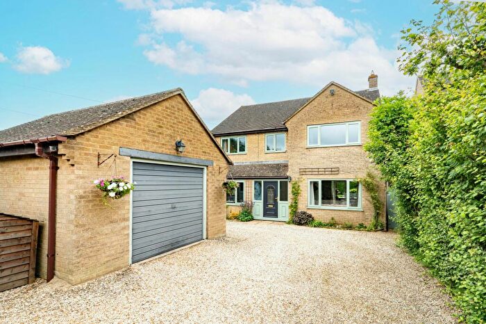 4 Bedroom Detached House For Sale In Witney Road, Finstock, OX7