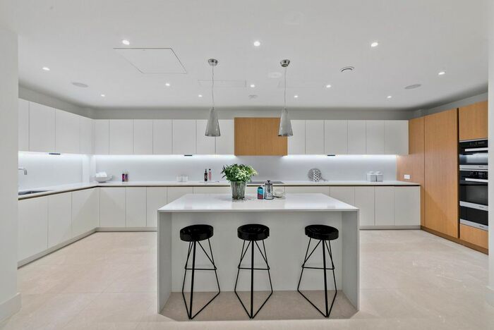 2 Bedroom Flat To Rent In Star &amp; Garter House, Richmond Hill, TW10