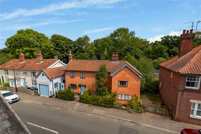 4 Bedroom Detached House For Sale In High Street, Yoxford, Saxmundham, Suffolk, IP17