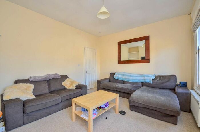 2 Bedroom Flat To Rent In Linom Road, Brixton, London, SW4