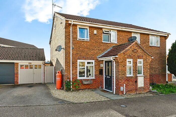 3 Bedroom Semi-Detached House For Sale In Aylmer Drive, Tilney St. Lawrence, King's Lynn, PE34