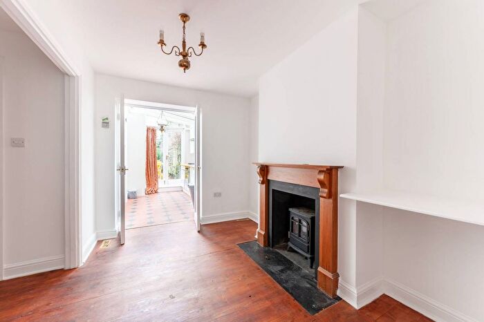 2 Bedroom Flat To Rent In Brackenbury Road, Brackenbury Village, London, W6