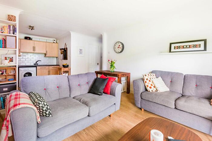 1 Bedroom Flat To Rent In Great Heathmead, Wilton House Great Heathmead, RH16